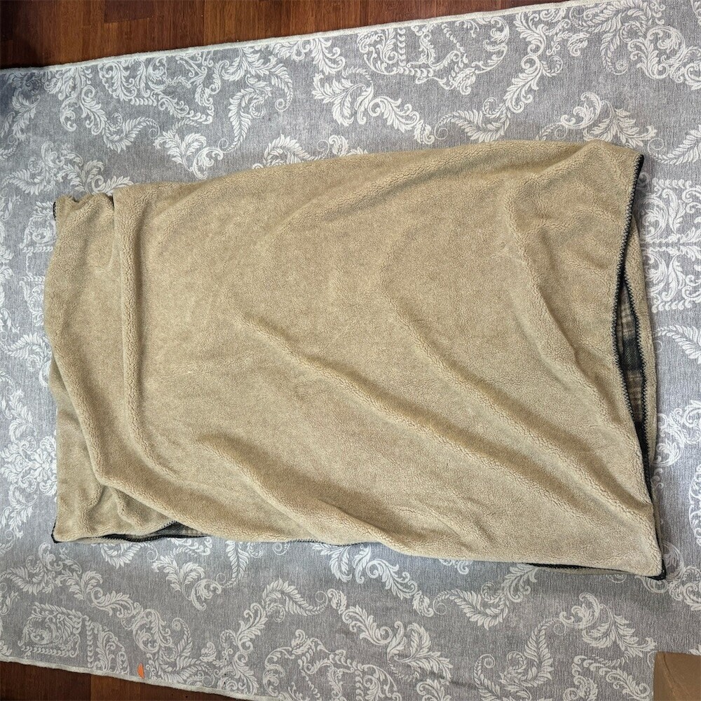 Woolrich Plaid Throw Blanket Tan & Black Reversible Sherpa Backing - Picture 2 of 5